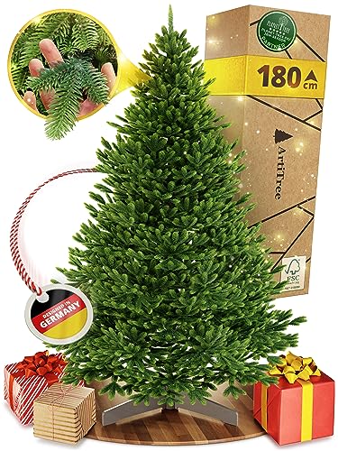 Weihnachtsbaum künstlich 180 cm [Premium] - Naturgetreuer Tannenbaum mit Stabiler Spitze | Nordmanntanne aus 100% Spritzgussnadeln inkl. FSC zertifiziertem Christmas Tree Holzständer & Tasche